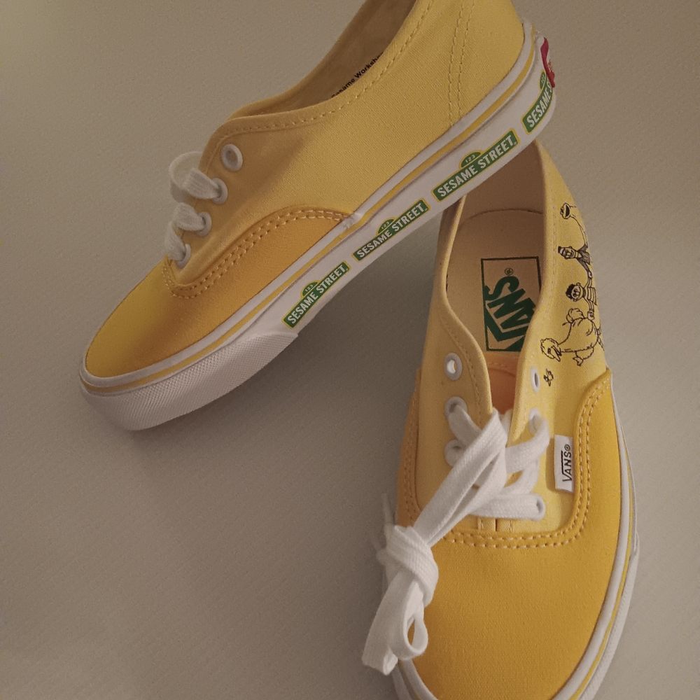 VANS Sesame Street x Authentic Sesame Street Family Brand New Women's Sz 5